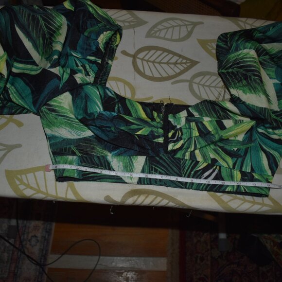 Tropical Resortwear Set (Cropped top and Maxi Skirt) - Picture 4 of 9